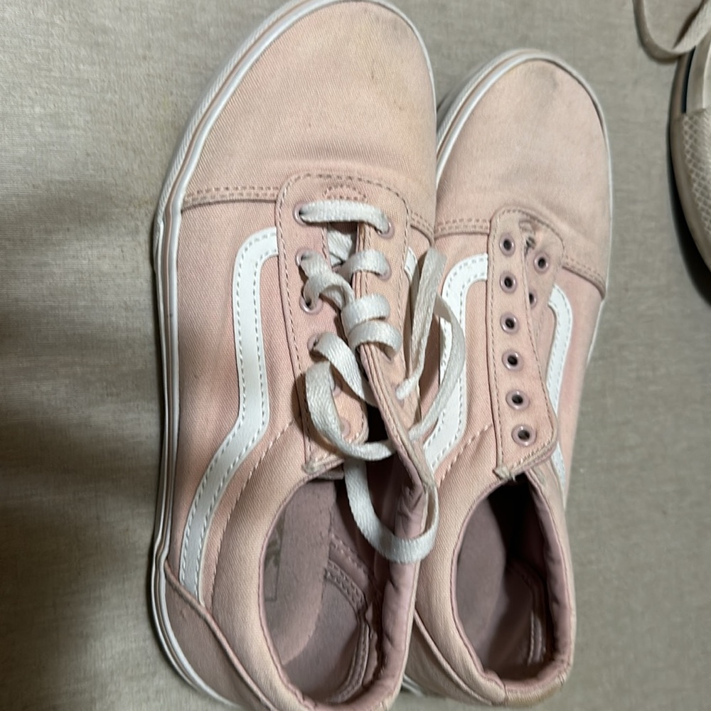 Vans - Picture 2 of 4